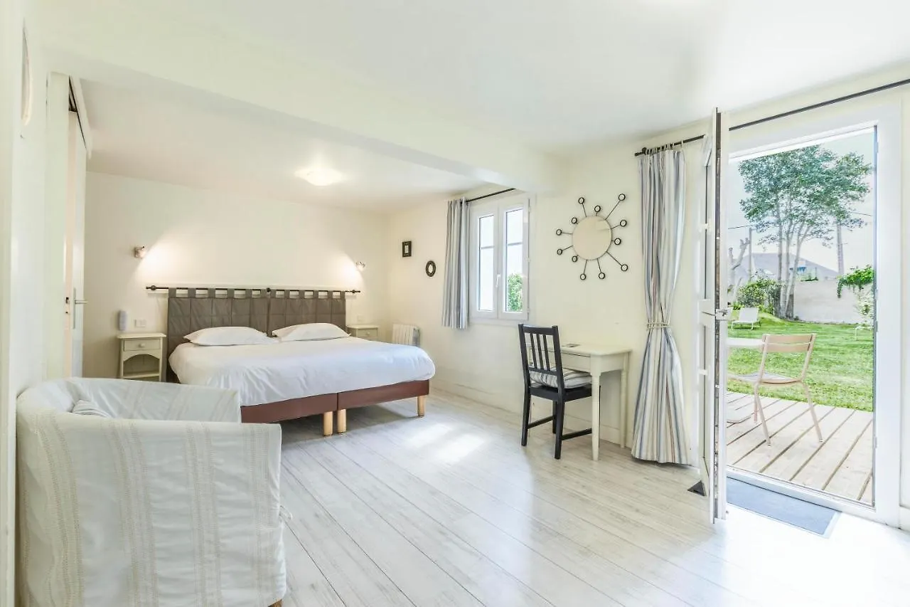 Hotel Le Clos Fleuri Palais 3*,