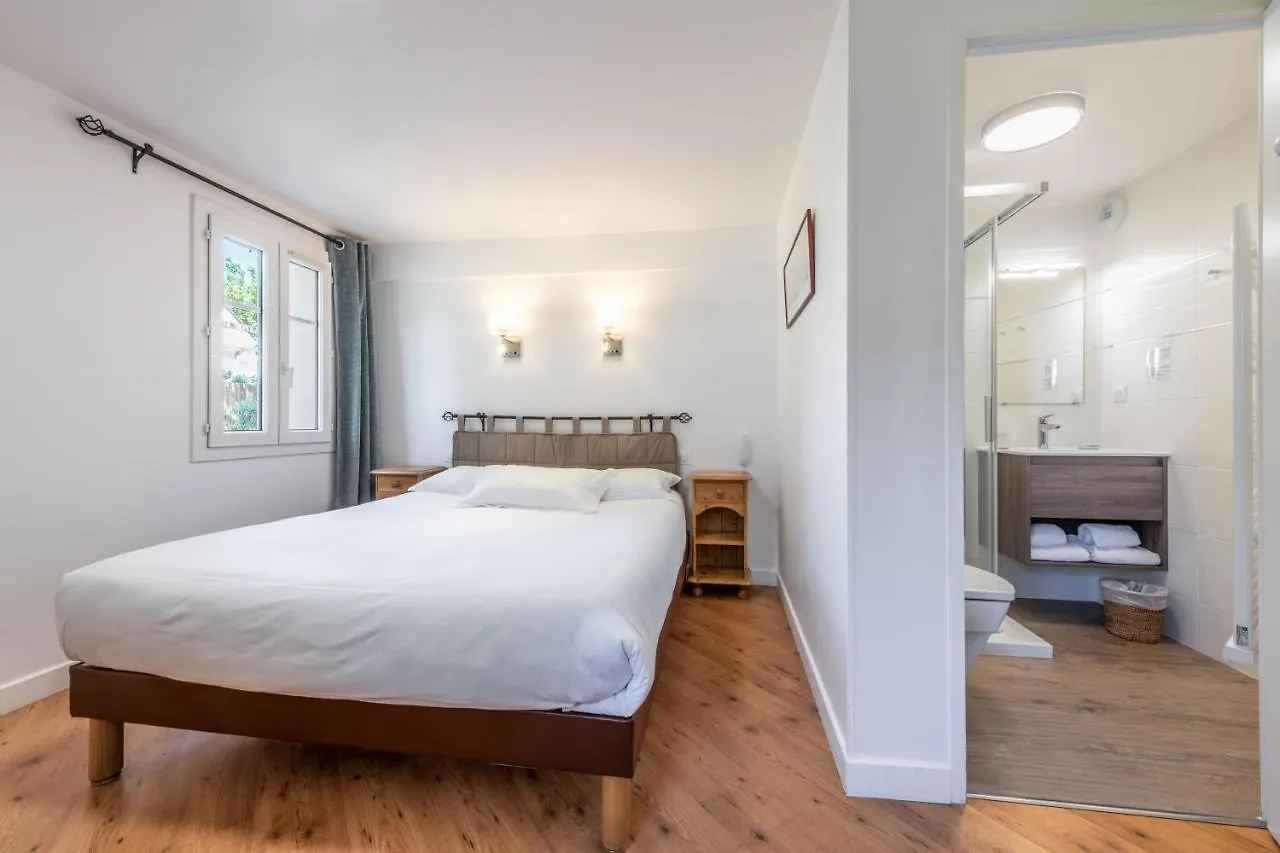Hotel Le Clos Fleuri Palais 3*,