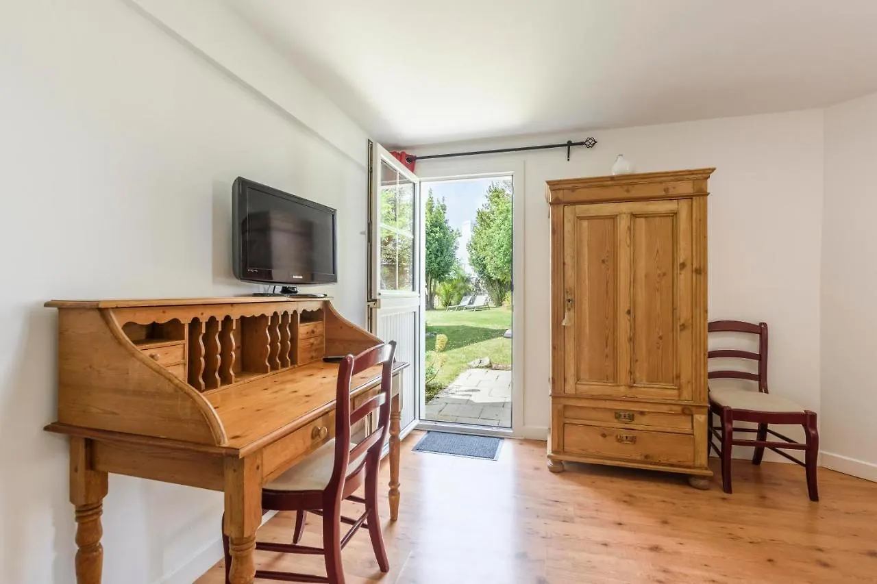 Hotel Le Clos Fleuri Le Palais 3*,  France
