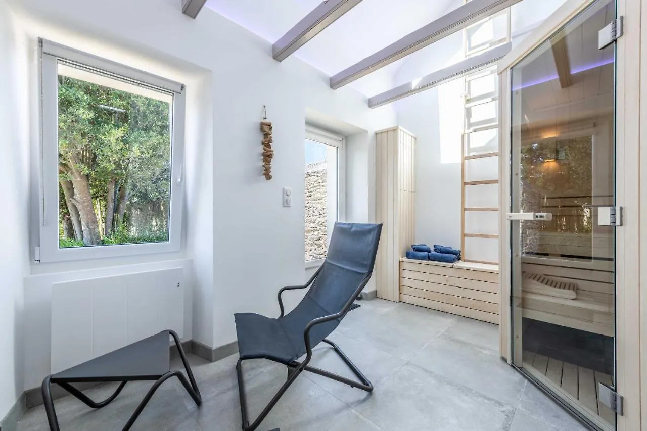Hotel Le Clos Fleuri Le Palais 3*,